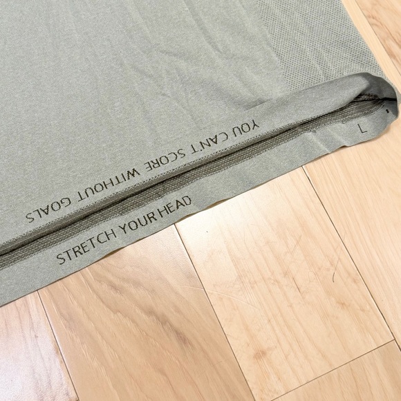 LIKE NEW Lululemon Men’s Metal Vent Long Sleeve Shirt Top - Picture 4 of 5